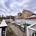 Elegant Urban Retreat In The Heart Of Center City
